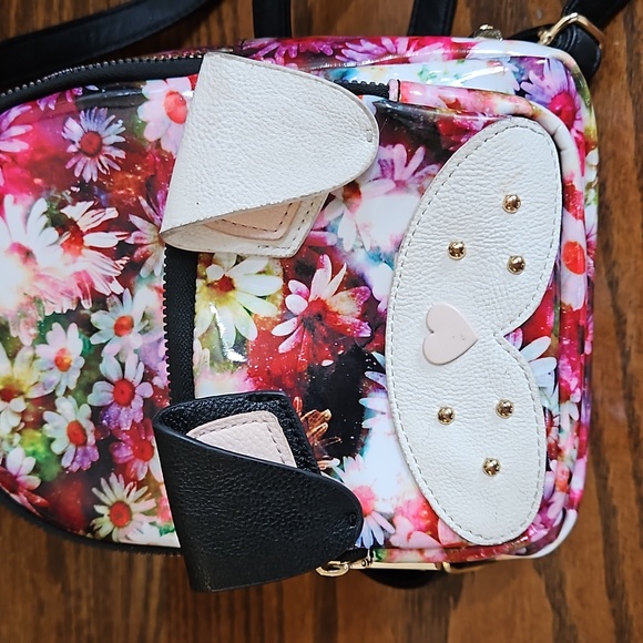 Betsey Johnson Dog and Daisies Backpack - Picture 7 of 10